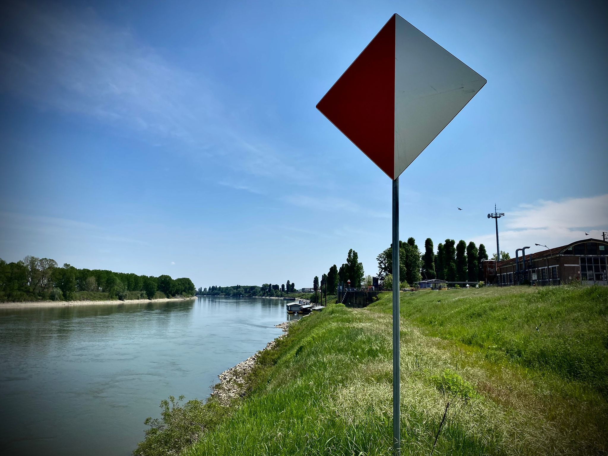 Avviso di cauta navigazione su tutta l'asta del Fiume Po AIPO Agenzia Interregionale per il Avviso di cauta navigazione su tutta l'asta del Fiume Po AIPO Agenzia Interregionale per il